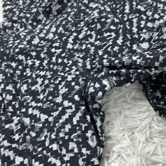 Lululemon Fast and Free Tight 25" *Non-Reflective Nulux Pace Lace Graphite Grey - Picture 2 of 5